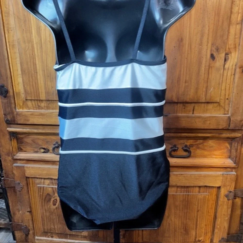 Crossing Pointe Womens One Piece Swimsuit Black White Gold Chain Straps Size 12